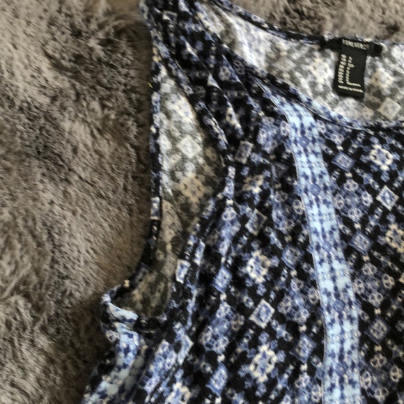 Cute top! - Picture 3 of 5